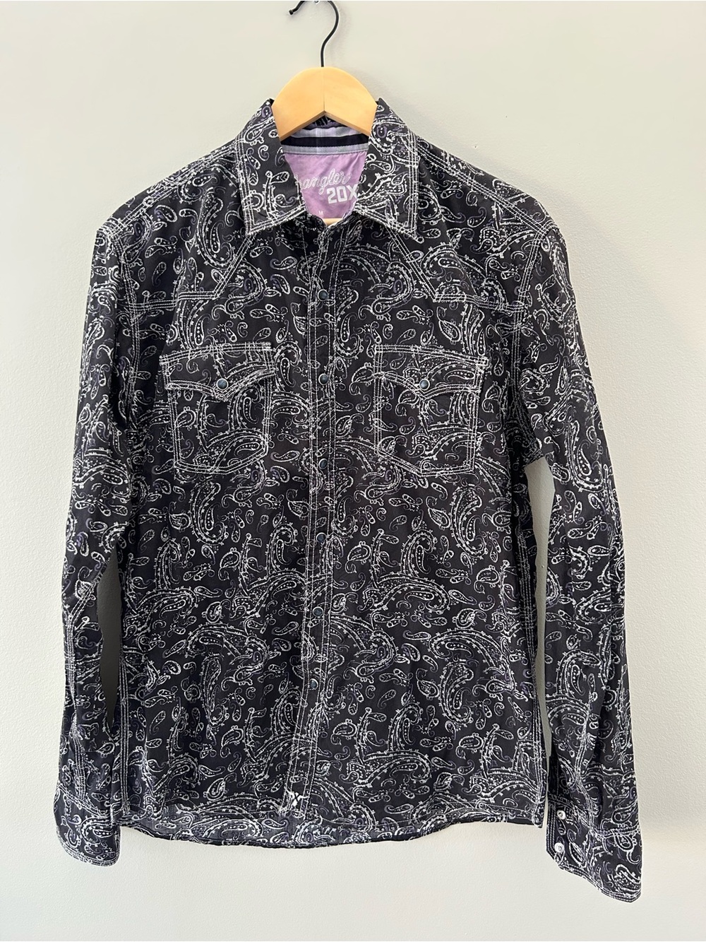 Wrangler 20X Black Paisley w Purple Western Pearl Snap Flap Pocket Button Down